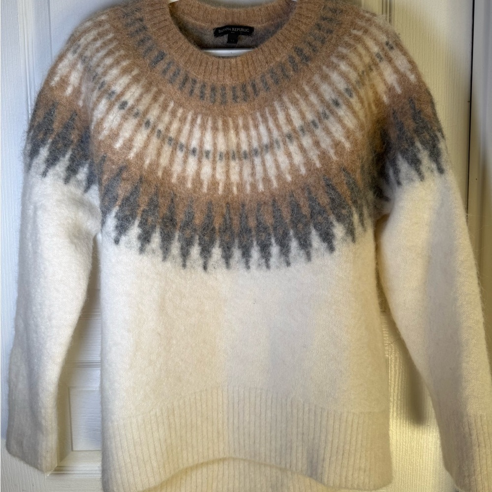 Women’s Banana Republic Sweater Cozy Cream and Gray Patterned size XL Never worn